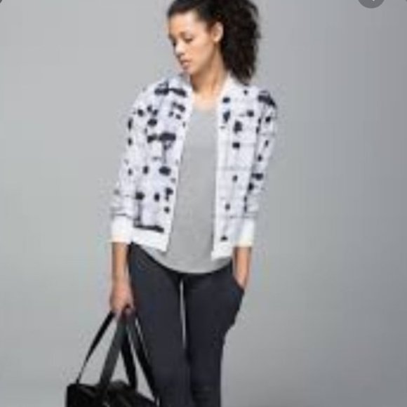 Lululemon Noir Jacket, W6 - Picture 2 of 14
